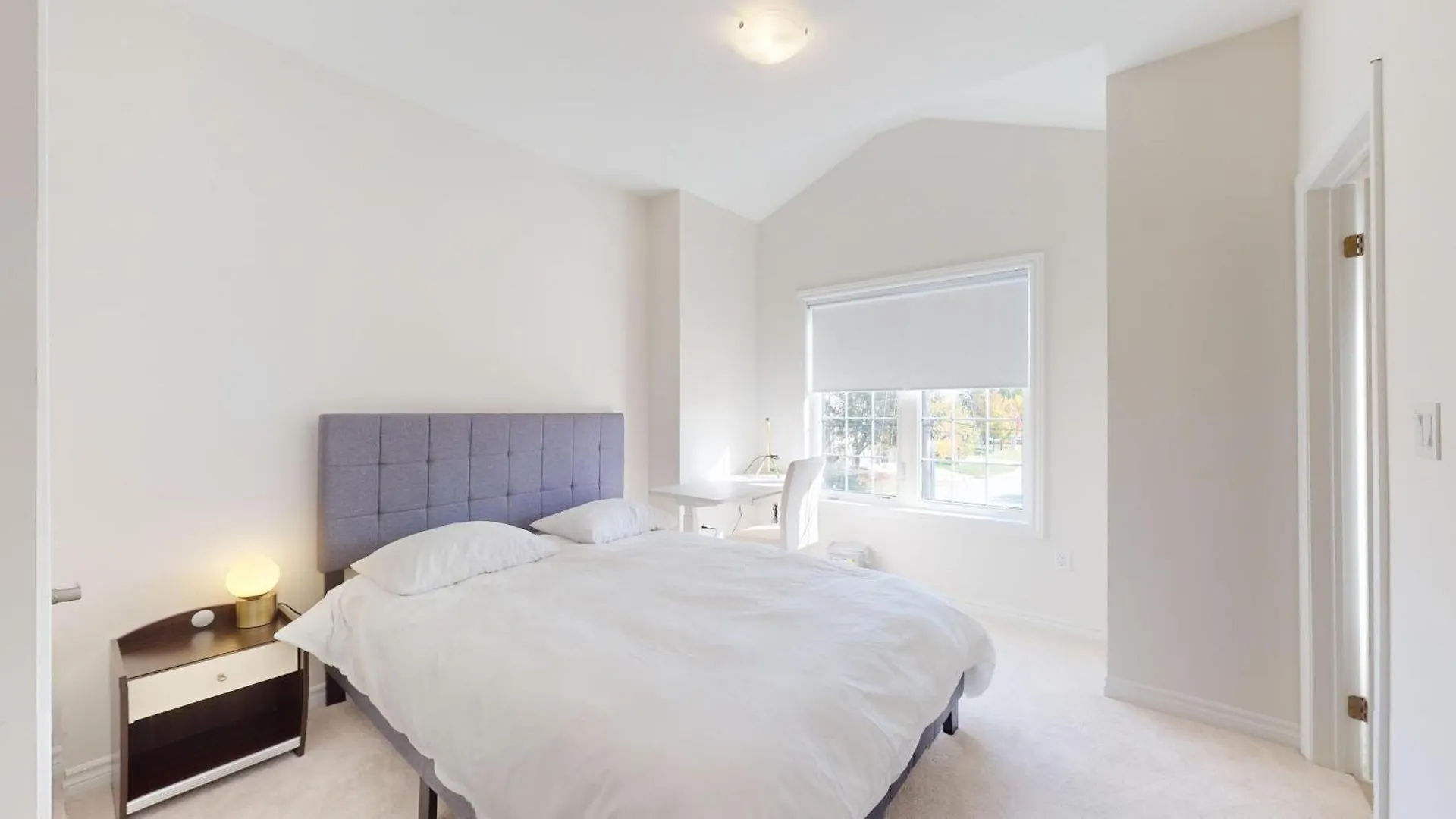 New Custom-Built House In Toronto Villa Vakantiehuis